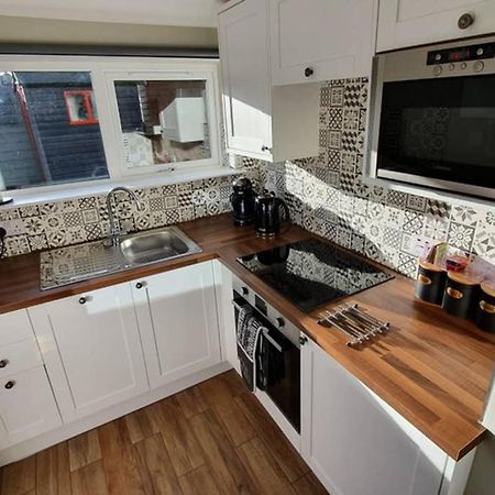 Smart & Stylish Holiday Apartment In The City Centre Инвернесс Экстерьер фото