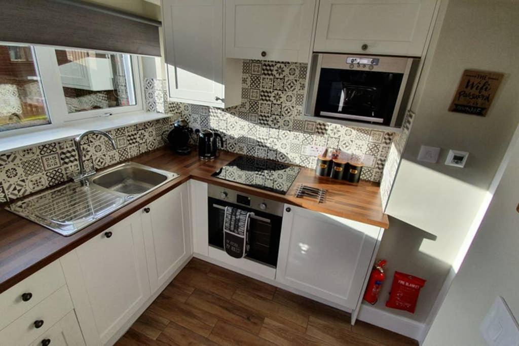 Smart & Stylish Holiday Apartment In The City Centre Инвернесс Экстерьер фото