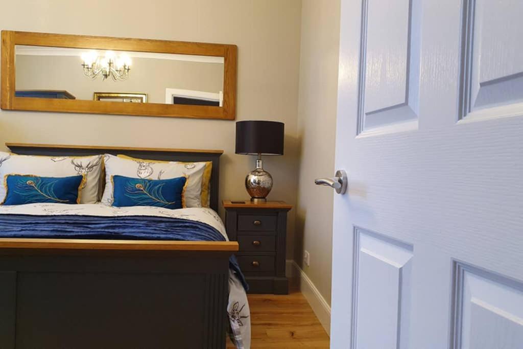 Smart & Stylish Holiday Apartment In The City Centre Инвернесс Экстерьер фото