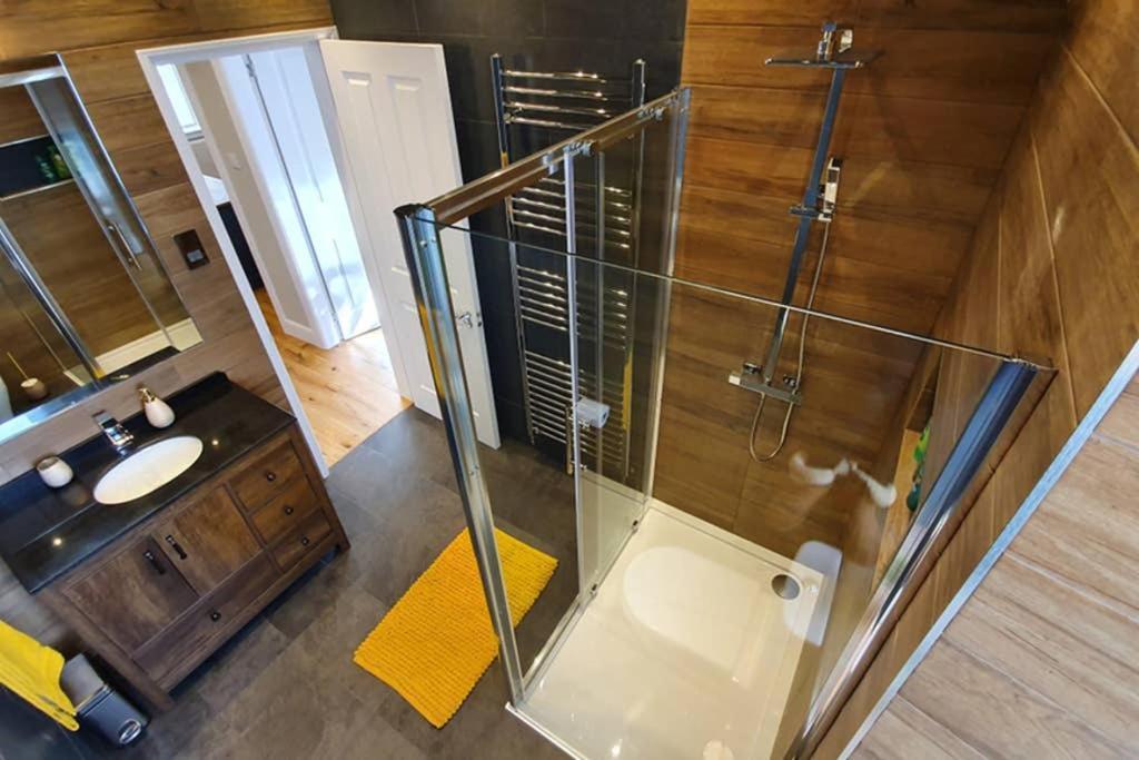 Smart & Stylish Holiday Apartment In The City Centre Инвернесс Экстерьер фото