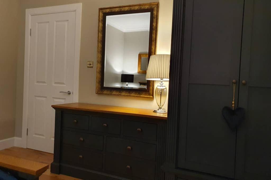 Smart & Stylish Holiday Apartment In The City Centre Инвернесс Экстерьер фото