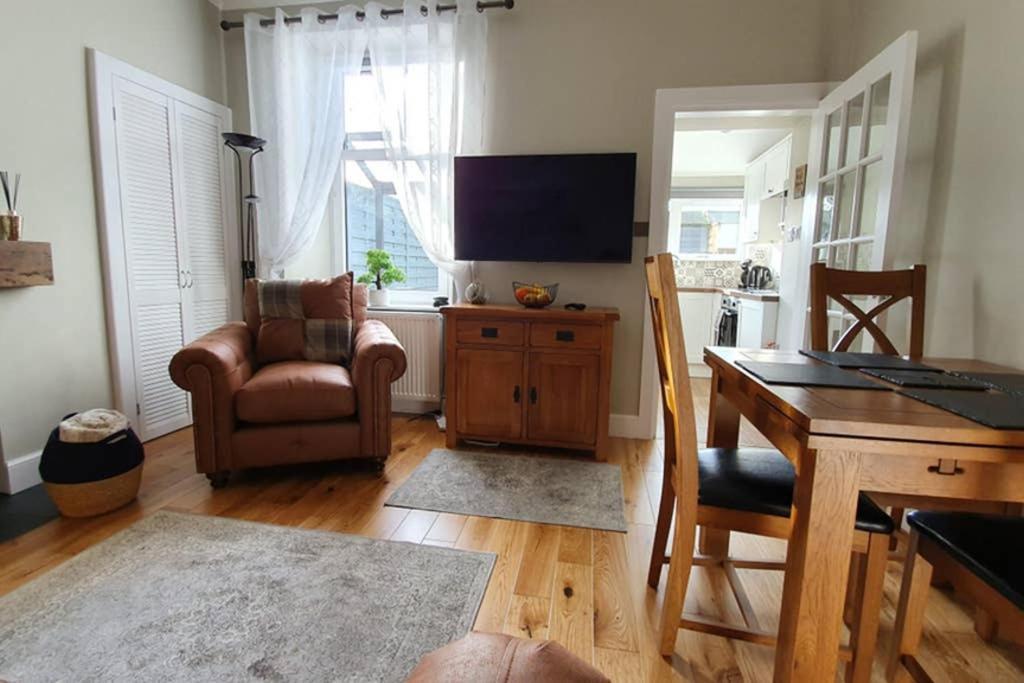 Smart & Stylish Holiday Apartment In The City Centre Инвернесс Экстерьер фото