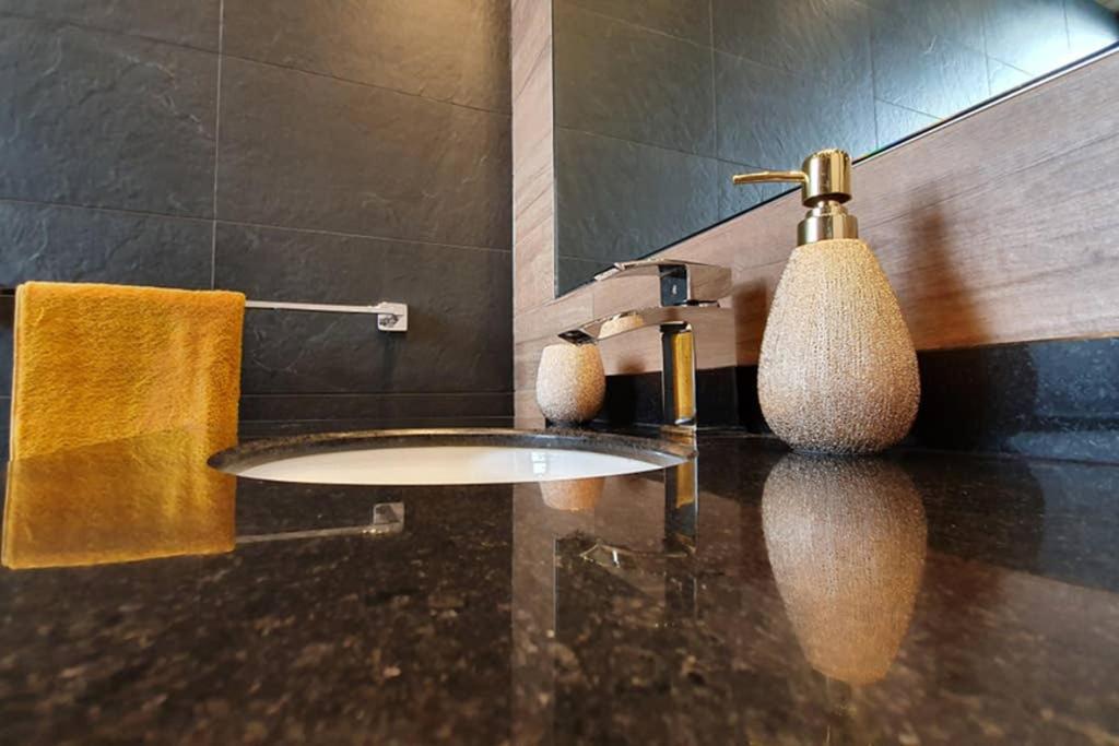 Smart & Stylish Holiday Apartment In The City Centre Инвернесс Экстерьер фото